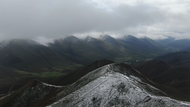 四川甘孜州贡嘎山雅哈垭口雪山风光